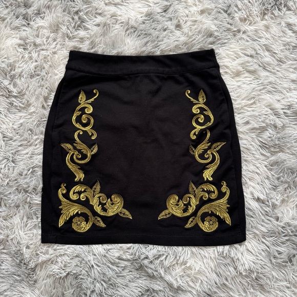 Guess XS Baroque Black Gold Embroidered Mini Skirt Stretch - Picture 1 of 6